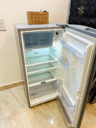 Private 2BHK Apartment in Delhi(AC,TV,RO,Utensils) Vacation rental in Delhi