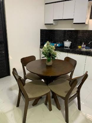Los Glomos RestHub Unit B2 Vacation rental in Calabarzon