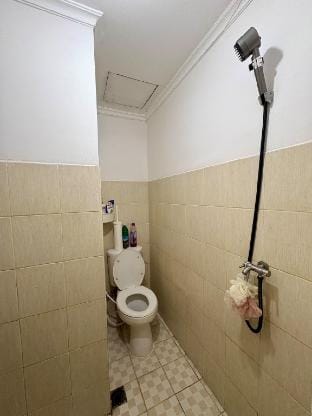The Darmawan Room at Apartement Puncak Permai Vacation rental in Surabaya