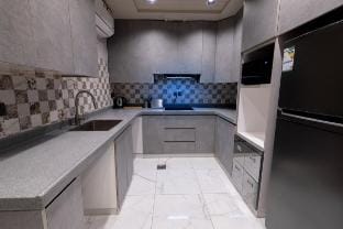 Manazel AL-Diriyah | ALZahra 2BR Stylish Stay 75TV Vacation rental in Jeddah