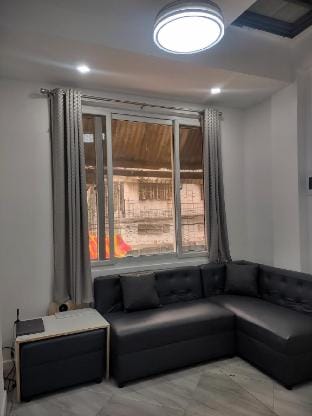 New Furn 1 Br/1 Bath/Kitchen, Sta Cruz Manila -u2 Vacation rental in Manila City