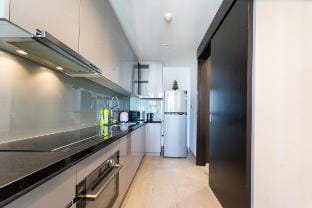 The Rixx resortstyle@D1/Netflix/pool/gym/sauna/2br Vacation rental in Ho Chi Minh City