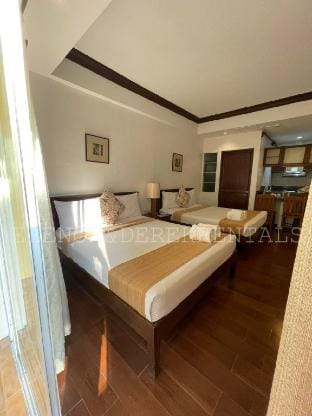 Club Balai Isabel Lakeshore Family Room Malvar105 Vacation rental in Tagaytay