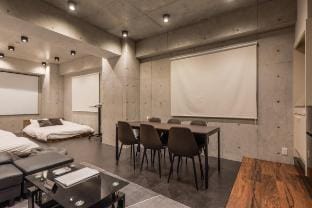 みんなでダーツ！大人数でお得に！大型スクリーン、カラオケ完備の遊べるホテル！ Vacation rental in Shibuya