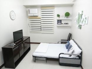 Across NAIA @ Evergreen Stay Vacation rental in Pasay