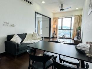Sunway Velocity KL, 100m to MRT, Clean & Cozy 4PAX Vacation rental in Federal Territory of Kuala Lumpur