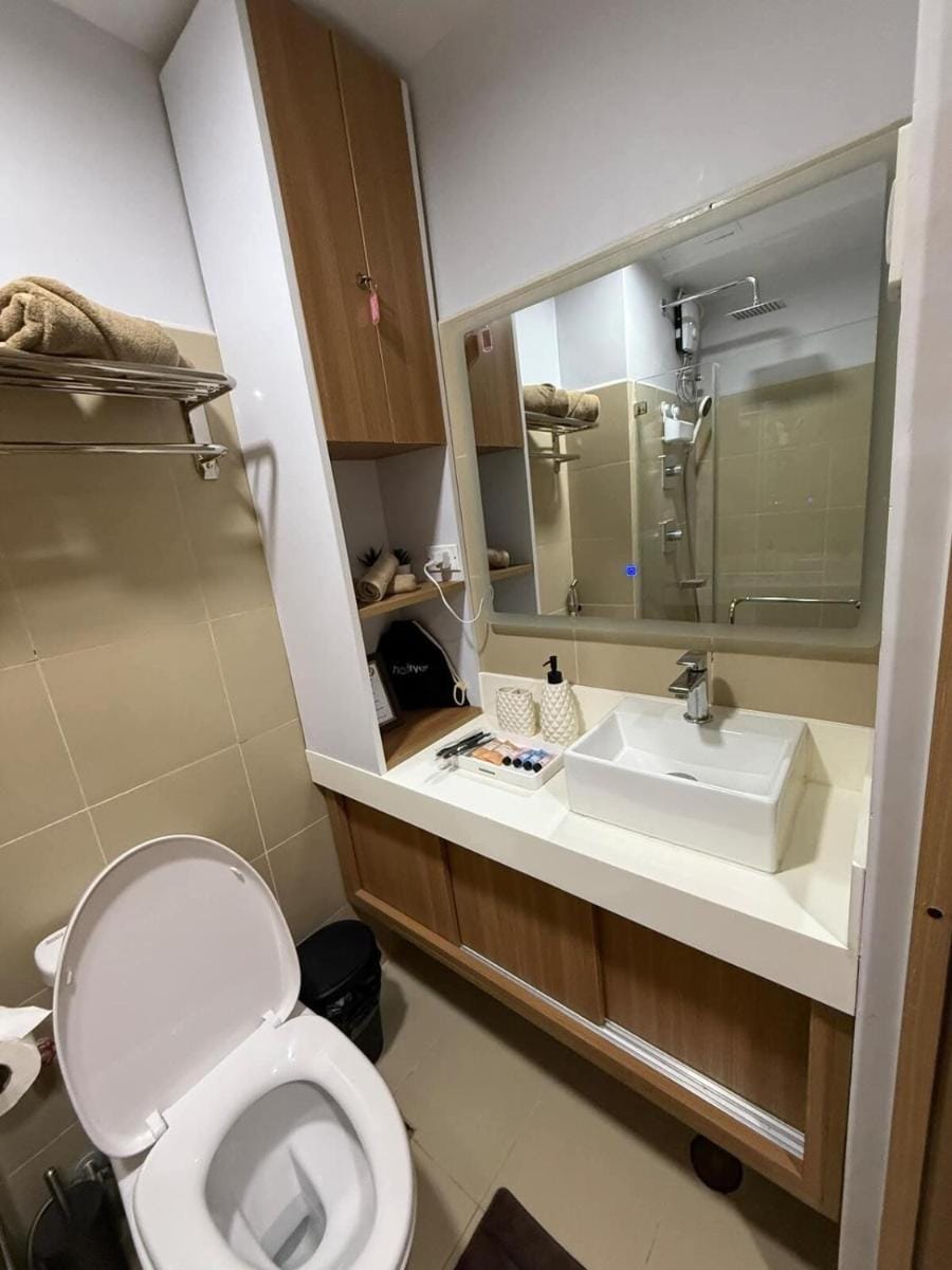 Shore 3 Residences (Wi-Fi + Balcony w/ Pool) Vacation rental in Pasay