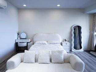 【頭城小確幸】奶油風海景雙人房(寵物友善.附電動車位.附早餐) Vacation rental in Taiwan, Province of China