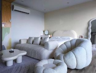 【頭城小確幸】奶油風海景雙人房(寵物友善.附電動車位.附早餐) Vacation rental in Taiwan, Province of China