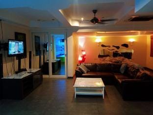 Luxury Studio Jacuzzi Apartment Spacious 75qm Vacation rental in Pattaya City