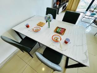 Blue Sky Family Trefoil 2BR-Setia City Mall/SCCC Vacation rental in Selangor, Malaysia