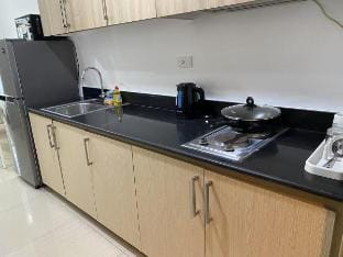1BR Condo with 2 Beds near MOA & Airport - 9117C Vacation rental in Pasay