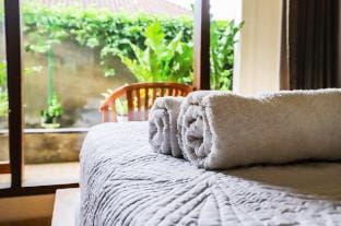 Stylish Hotel-style Room Near Pool in Ubud Central Vacation rental in Ubud