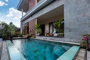 Stylish Hotel-style Room Near Pool in Ubud Central Vacation rental in Ubud