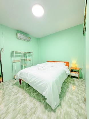 Mario Guest House Vacation rental in Chon Buri Changwat
