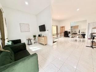Spacious Comfy house Monjali 88 Vacation rental in Special Region of Yogyakarta