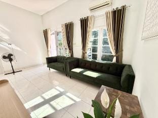 Spacious Comfy house Monjali 88 Vacation rental in Special Region of Yogyakarta
