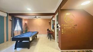 B04 Homestay in JB Town Party House 30PAX 6R6B  Vacation rental in Johor Bahru