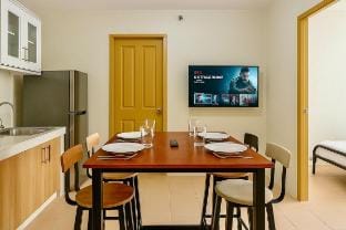 Minimalist Modern 2BR Condo Near SNR UM MAPUA NCCC Vacation rental in Davao City