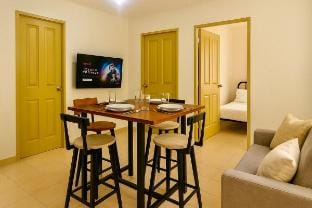 Minimalist Modern 2BR Condo Near SNR UM MAPUA NCCC Vacation rental in Davao City