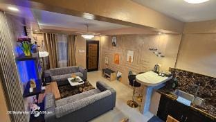 Two rooms, 1 cr, urban subd near Highway and town Vacation rental in Calabarzon