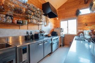 木とハーブの香りに包まれるウッドロッジ、焚き火と薪ストーブで癒しの時間を Vacation rental in Nagano Prefecture
