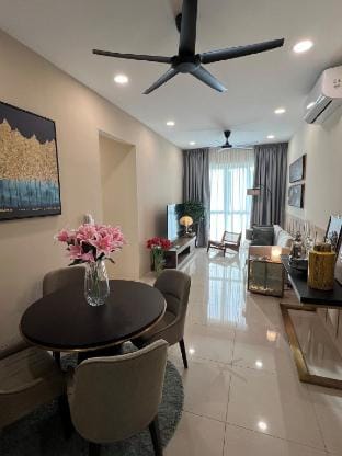 Middle Room only in Bayan Lepas @ shared bathroom Vacation rental in Bayan Lepas