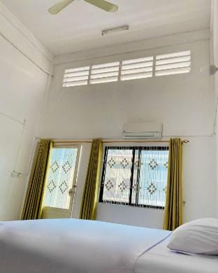 Russian Market Double Budget Room Vacation rental in Phnom Penh Province