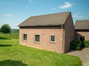 Detached Holiday Home in Reevallis Vacation rental in Limburg (province)