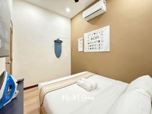 Room2 l Drives 3Min to Plaza Pelangi Vacation rental in Johor Bahru