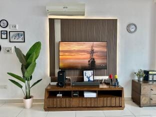 New Reno Jazz Suite 2 bedrooms|Seaview|Karaoke Vacation rental in Penang