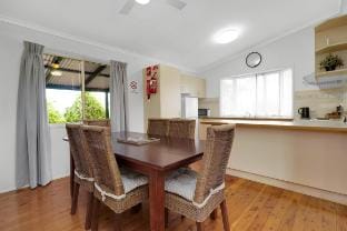 Lucy's Cottage Vacation rental in Broke