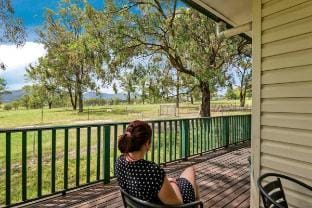 Lucy's Cottage Vacation rental in Broke