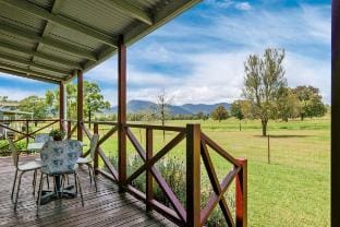 Roberts Cottage (Sandstone 1) Vacation rental in Broke