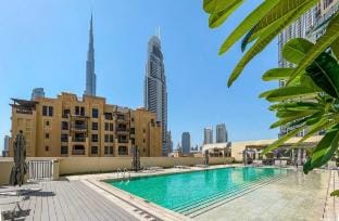 Luxury 2BR in Downtown, 5 min walk to Burj Khalifa Vacation rental in Dubai