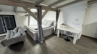 Golden Grey Loft in Bahrenfeld, Volkspark Vacation rental in Hamburg