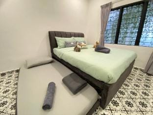 Ruma Junction 3BR 10 Pax - Karaok/FREE NetFlix/BBQ Vacation rental in Malacca