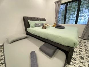 Ruma Junction 3BR 10 Pax - Karaok/FREE NetFlix/BBQ Vacation rental in Malacca