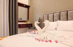1 Min Walk to Hikkaduwa Beach! Leopard Villa Room Vacation rental in Hikkaduwa