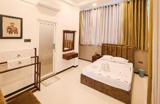 1 Min Walk to Hikkaduwa Beach! Elephant Villa Room Vacation rental in Hikkaduwa