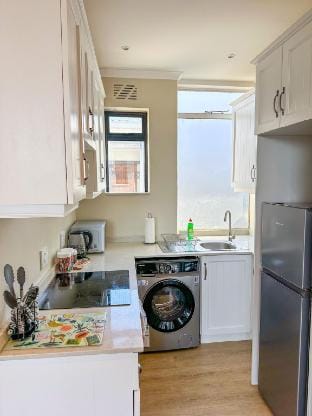 City Views - Designer 2BR-Wifi Vacation rental in Cape Town