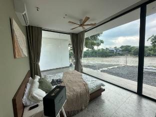Phú Xuân Homestay - Gần Dốc Hoàng Hôn , Phòng Rộng View Sông ( Olive) Vacation rental in Phan Thiet