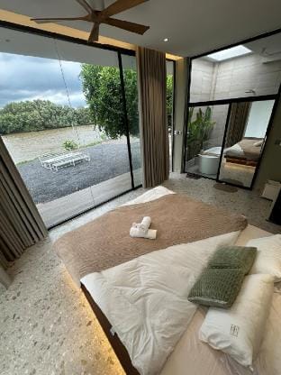 Phú Xuân Homestay - Gần Dốc Hoàng Hôn , Phòng Rộng View Sông ( Olive) Vacation rental in Phan Thiet