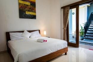 Canggu Ocean House/Purple. By walk to the beach! Vacation rental in North Kuta