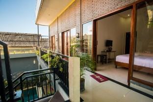 Canggu Ocean House/Violet. By walk to the beach! Vacation rental in North Kuta