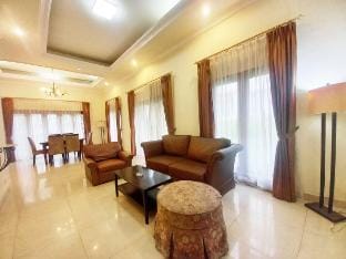 Villa Rinai - 2 bedrooms Vacation rental in West Java