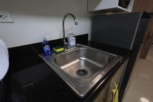 Affordable 1BR near MOA with Fast Wi-Fi & Netflix Vacation rental in Pasay