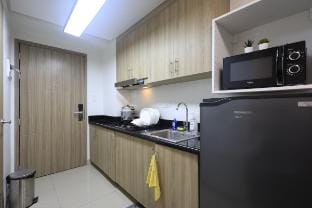 Affordable 1BR near MOA with Fast Wi-Fi & Netflix Vacation rental in Pasay