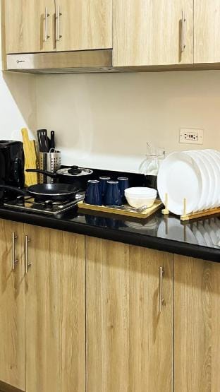 Comfy 1BR near MOA(Shore2) with Wi-Fi and Netflix Vacation rental in Pasay