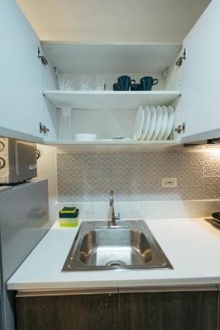 Modern Living 5-Makati w fast Wi-Fi & Netflix Vacation rental in Makati